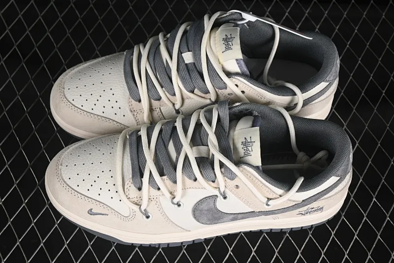 All Categories Nk SB Dunk Series Nk SB Dunk Low High-end Customized Low-top Shoes Nike SB Dunk Low Stusi Series Strappy Piggy Gray Hook Anniversary High-end Customized Low-top Casual Shoes DM6868-093